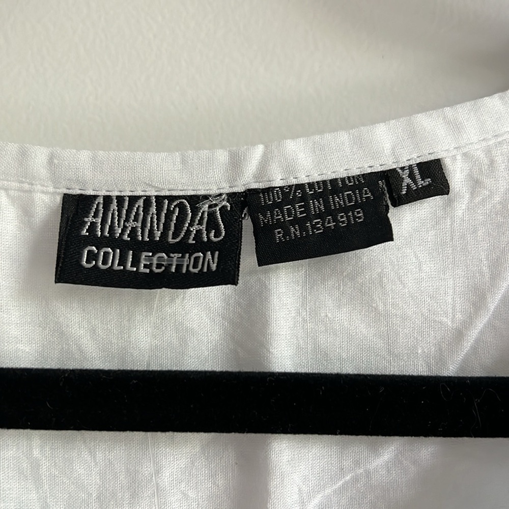 NWT XL white embroidered cap sleeve top - Picture 2 of 7